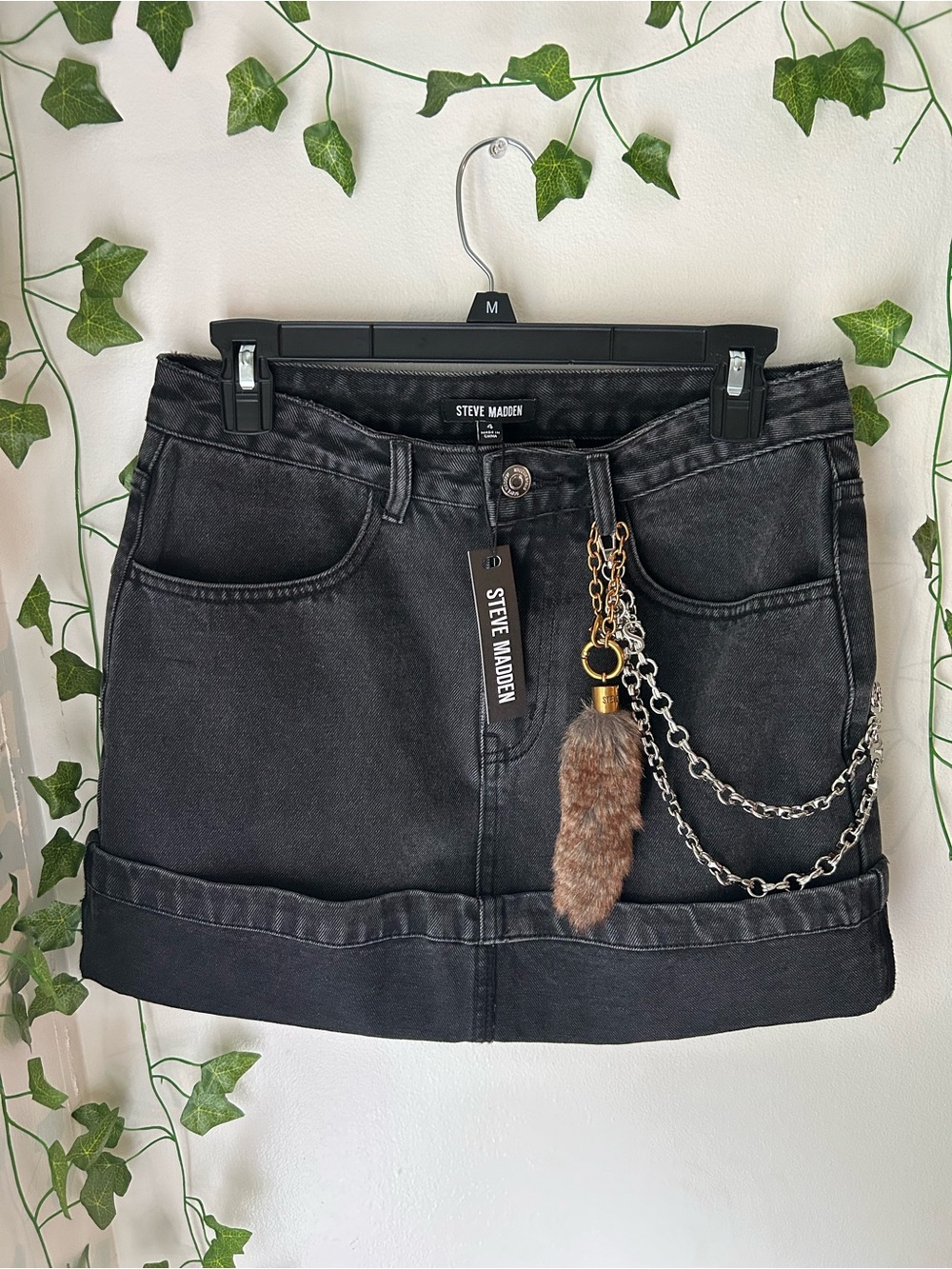 NWT Steve Madden Black Denim Mini Skirt Chain Charm Y2K Grunge Alt Size 4